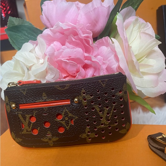 Limited Edition Authentic Louis Vuitton Perforated Key Close - Picture 4 of 15